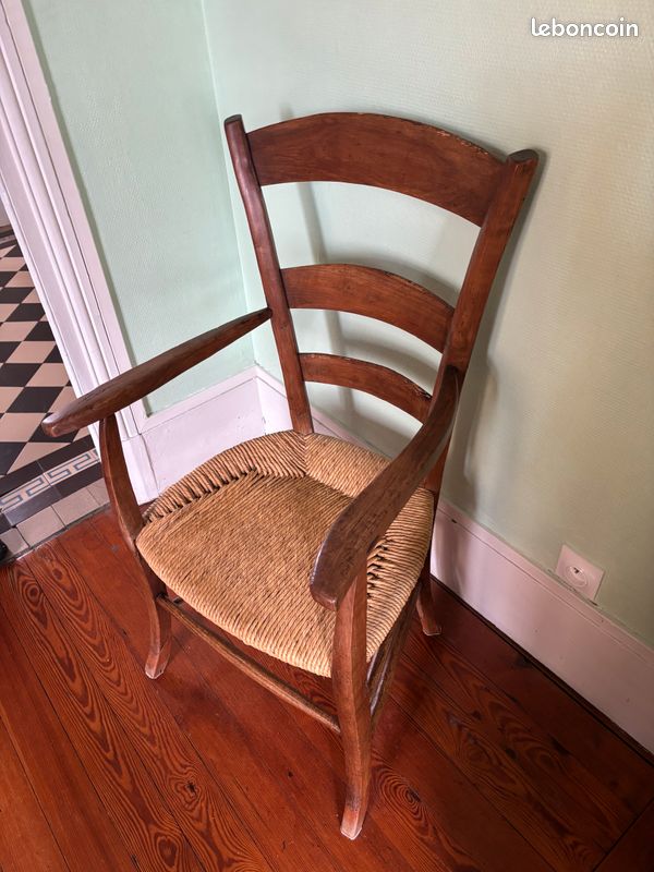Fauteuil à accoudoirs ancien — Assise paillée (image 2)