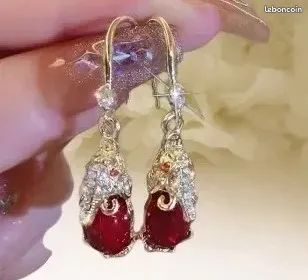 Minéraux et pierres précieuses. BAGUE RUBIS 8 mm Plaqué Or Blanc 18 K