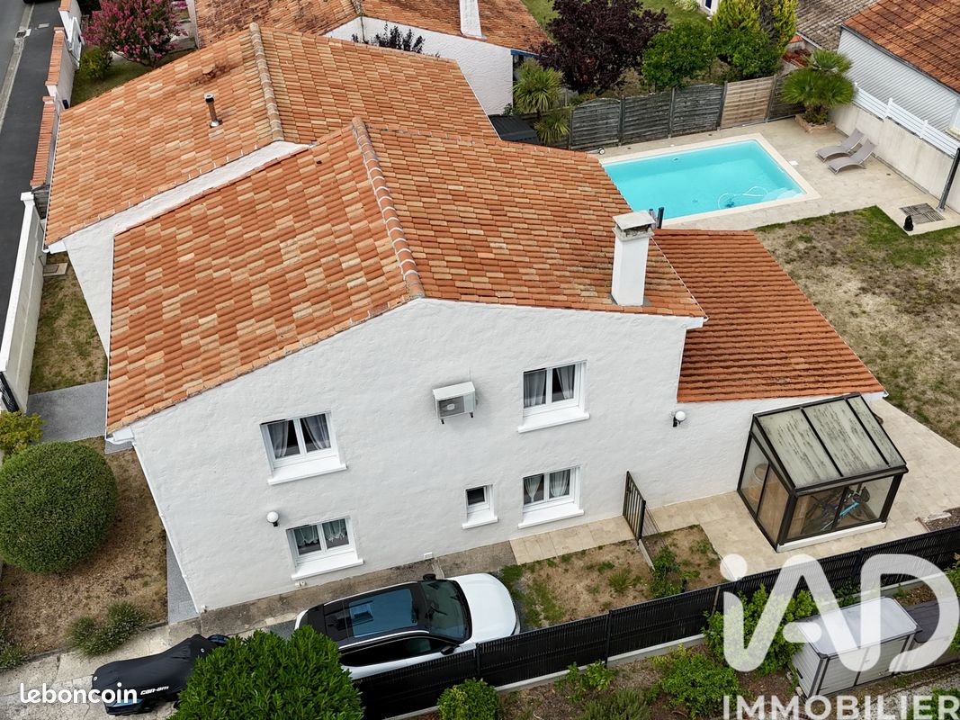 Maison 8 pièces 225 m² · à Saintes · 225 m² · 450 000 €