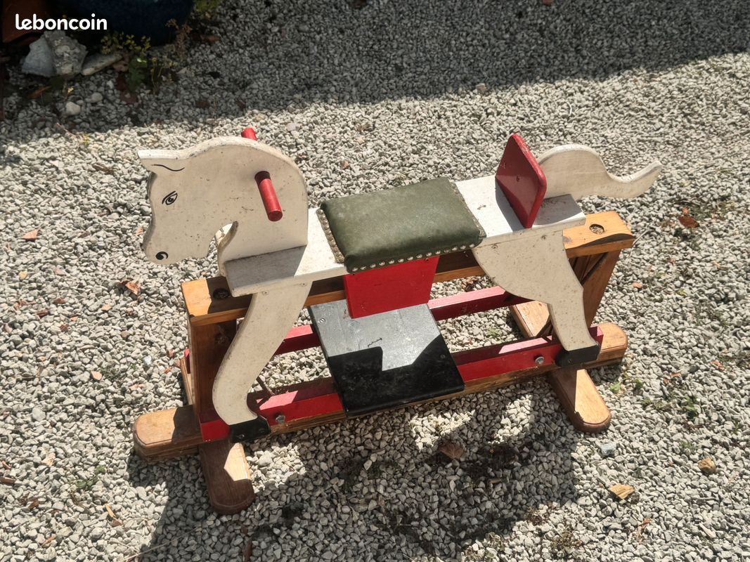 Cheval à bascule vintage en bois – objet déco ou jouet ancien (image 3)