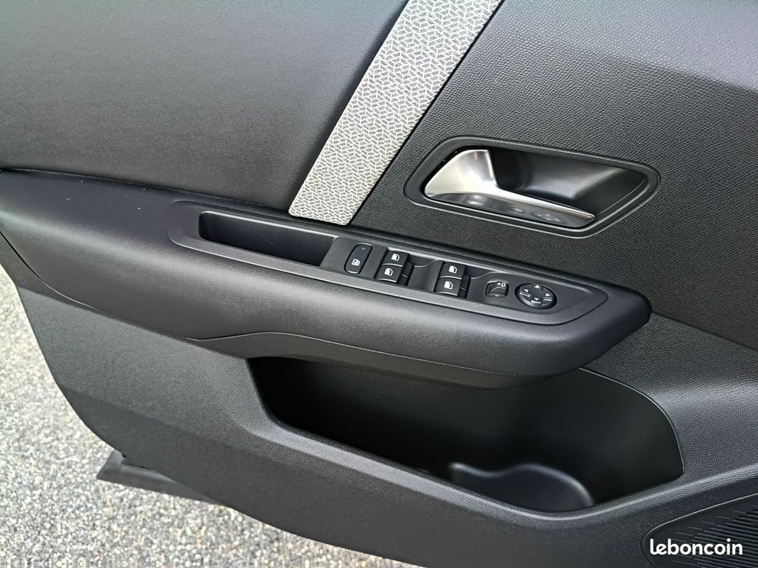 CITROEN C4 BlueHDi 130 S&S EAT8 Shine (image 24)