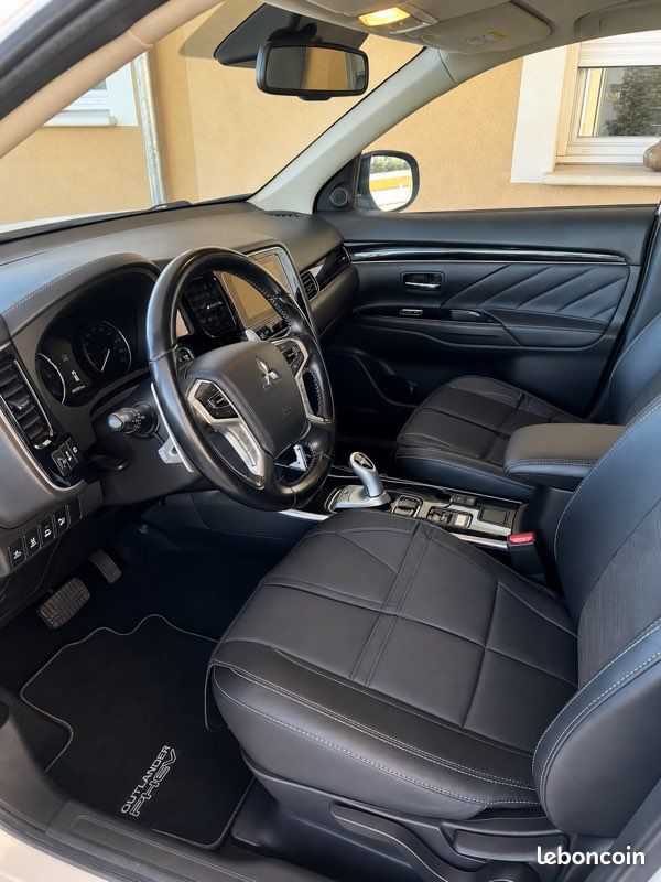 Mitsubishi Outlander (image 3)
