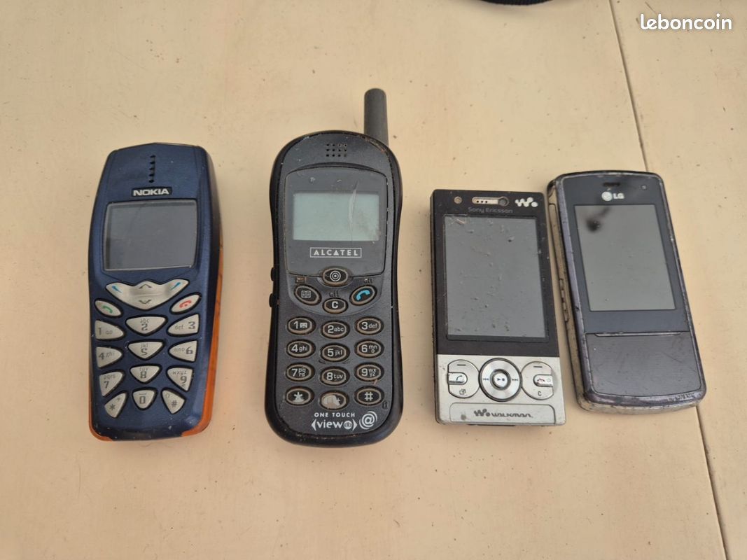 Lot de 4 téléphones portables vintage Nokia Sony Ericsson LG Alcatel (image 1)