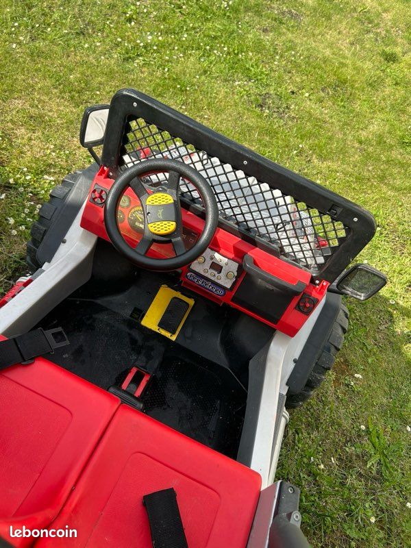 Lot de deux Quads et un 4x4 Peg Perego (image 4)