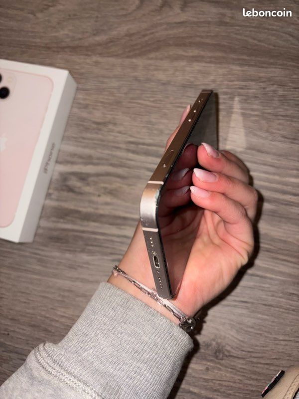 I phone 13 (image 2)