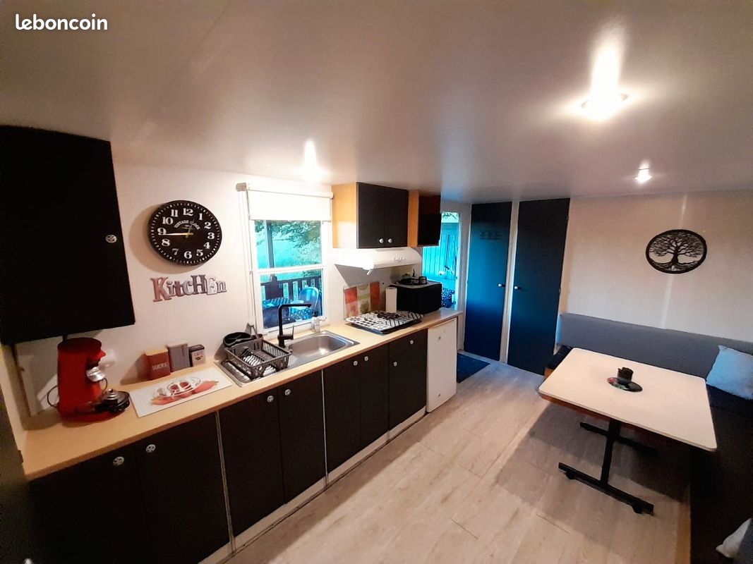 Mobil-home au calme avec beau point de vue dans camping familial avec piscine (image 8)