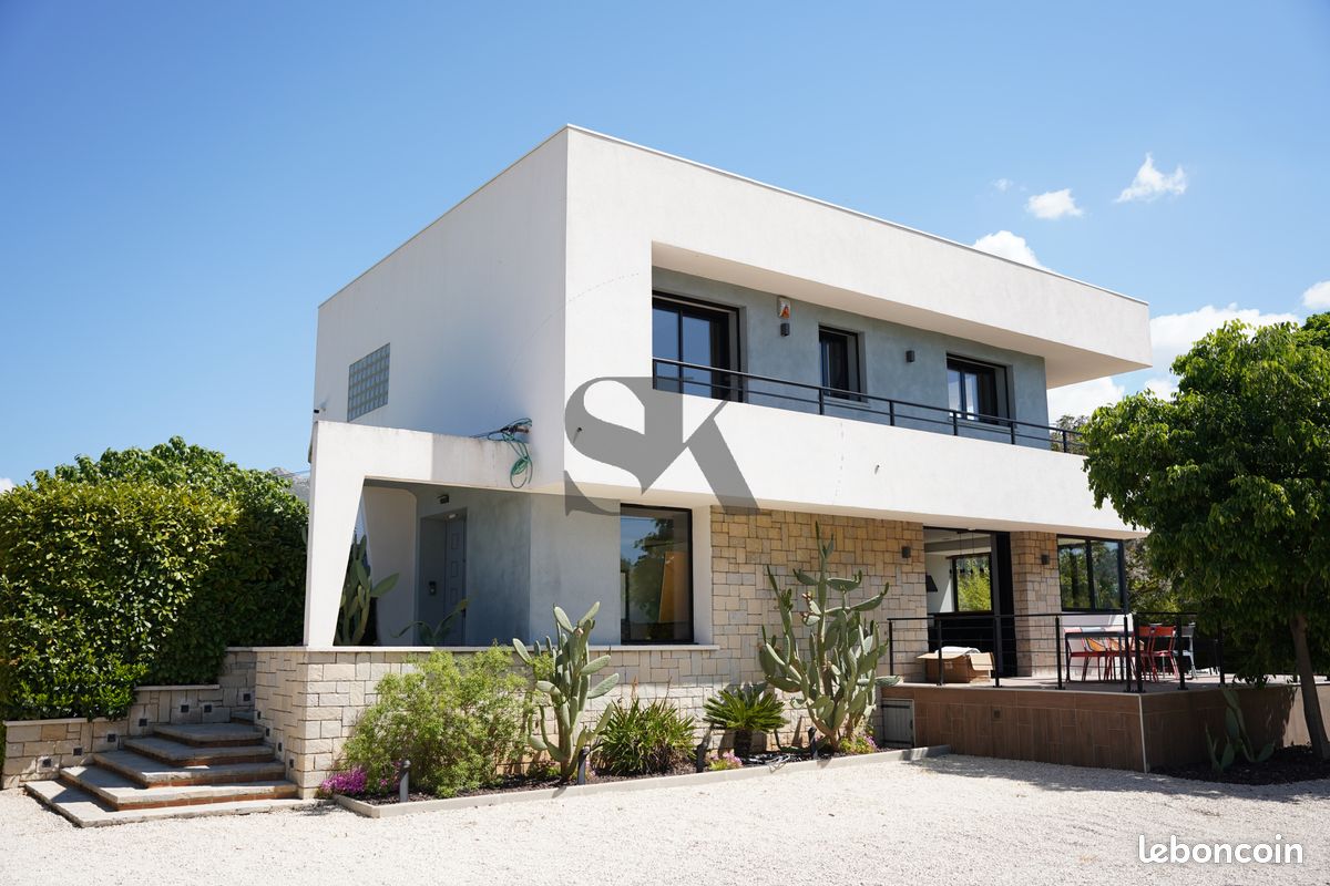 Maison 5 pièces 182 m² · à Gémenos · 182 m² · 3 450 €/mois