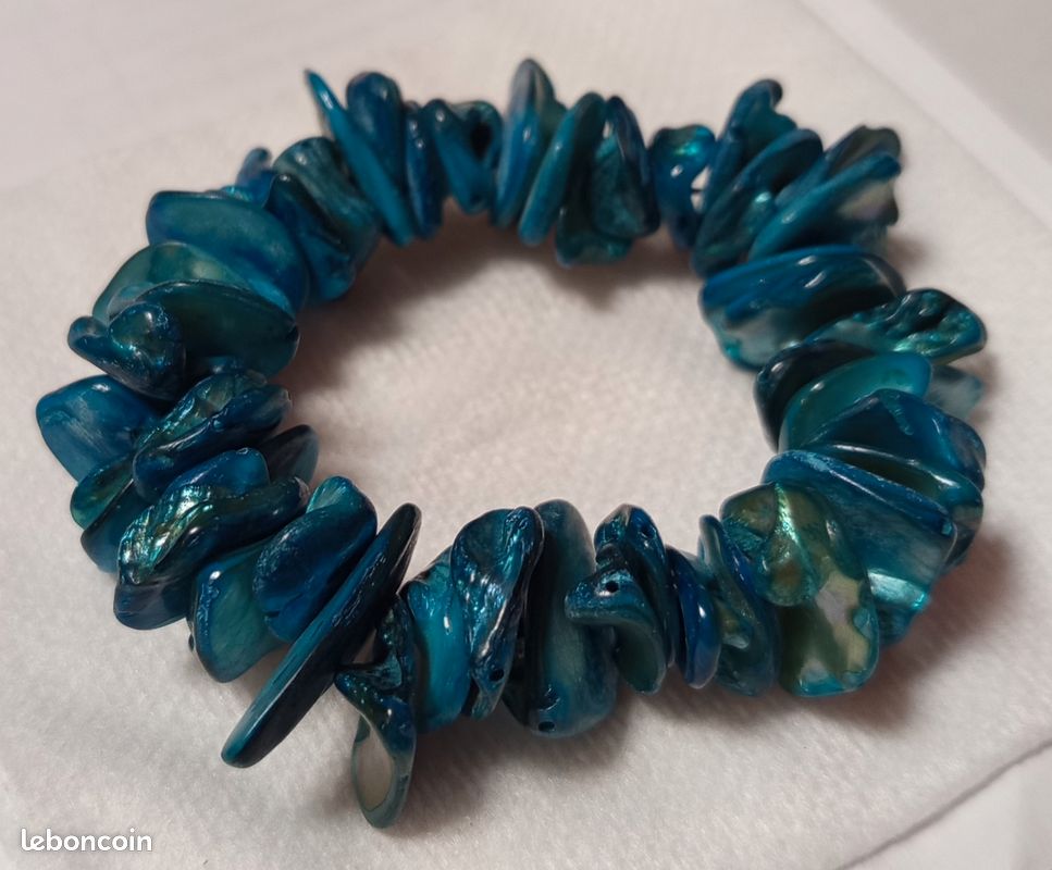 Joli bracelet en morceaux de nacre monté sur élastique neuf jamais porté (image 2)