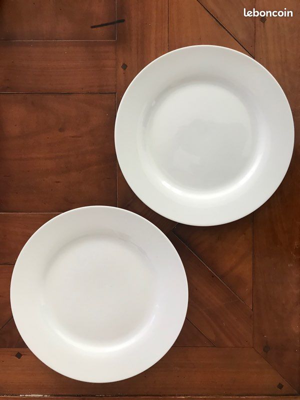 Assiette blanche en porcelaine (image 1)