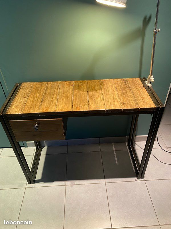Bureau (image 1)
