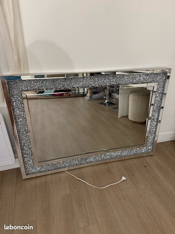 Grand miroir mural en forme de coeur d'amour argent