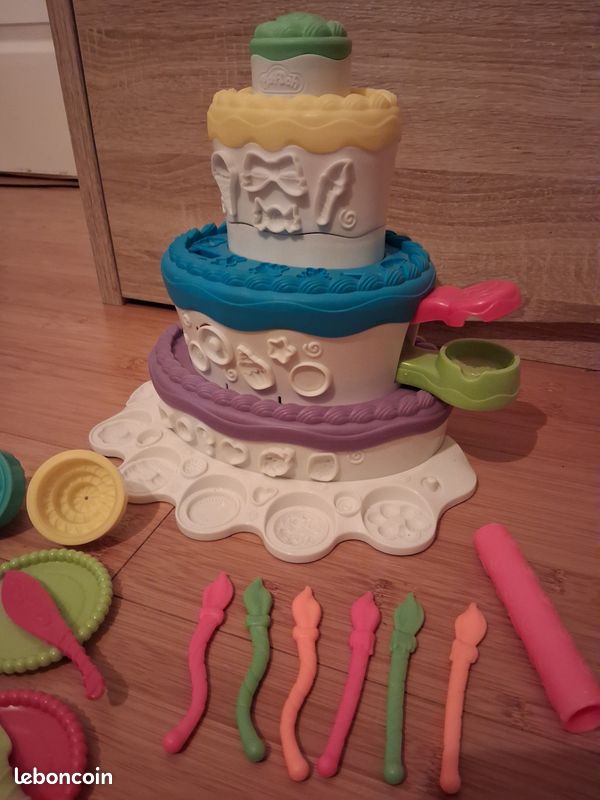 Play Doh Méga Pâtissier gâteau anniversaire (image 3)