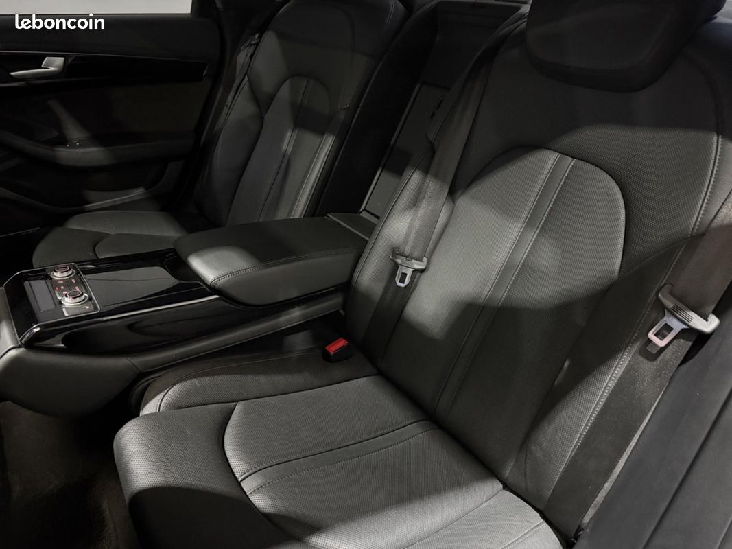 AUDI S8 PLUS 4.0 V8 TFSI 605 QUATTRO TIPTRONIC BVA - Toit ouvrant & Céramiques (image 28)