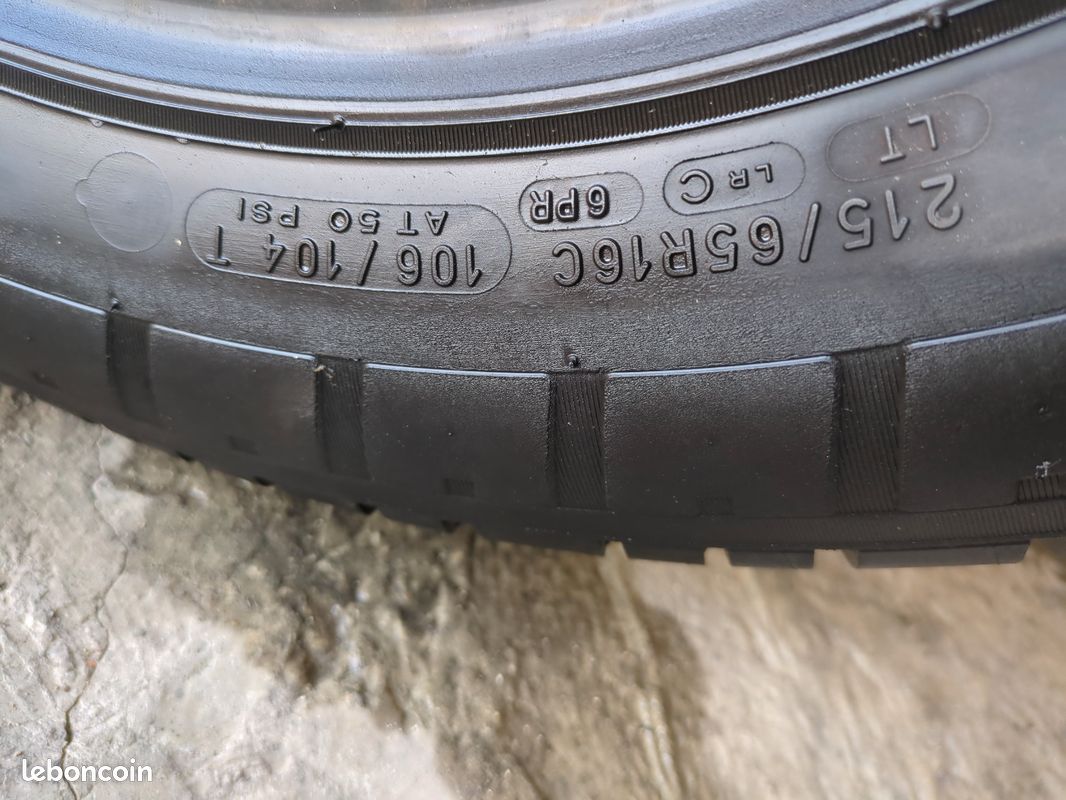 2 pneus 215 65 16 C MICHELIN (image 2)