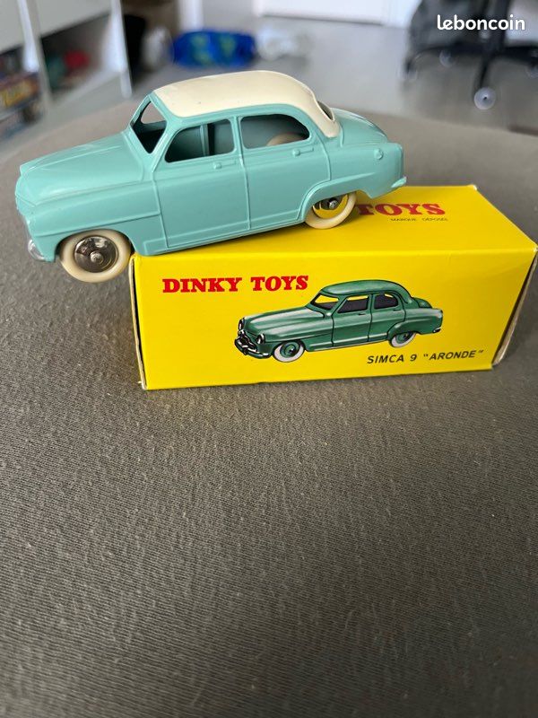 Voiture,Dinky Toys Simca 9 arondes (image 1)