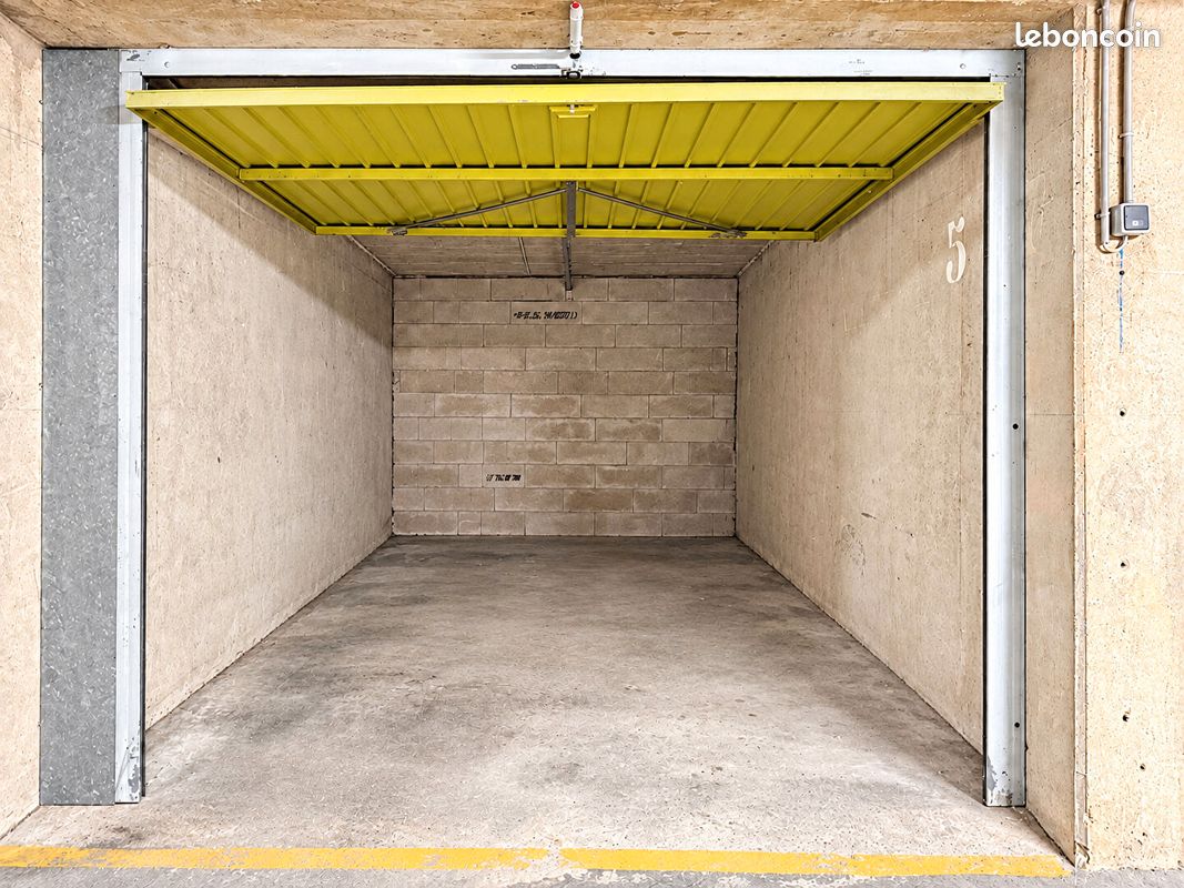 Parking 12 m² · à Ivry-sur-Seine · 12 m² · 17 000 €