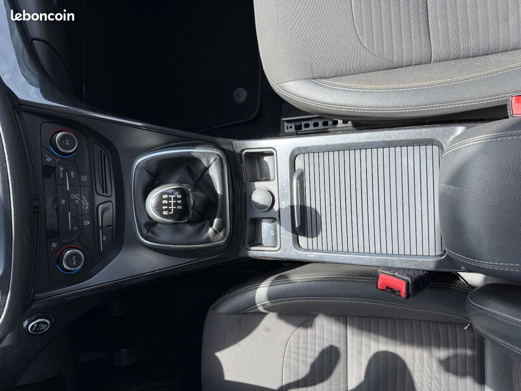 FORD KUGA 1.5 TDCi 120 SS 4x2 BVM6 Titanium (image 9)