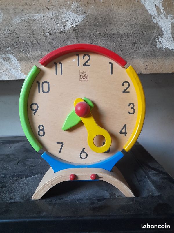 J'apprends l'heure, Horloge éducative en bois - Plan Toys - Jeu Educatif - (image 1)