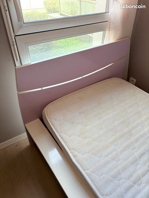 Lit fille une personne (image 1)