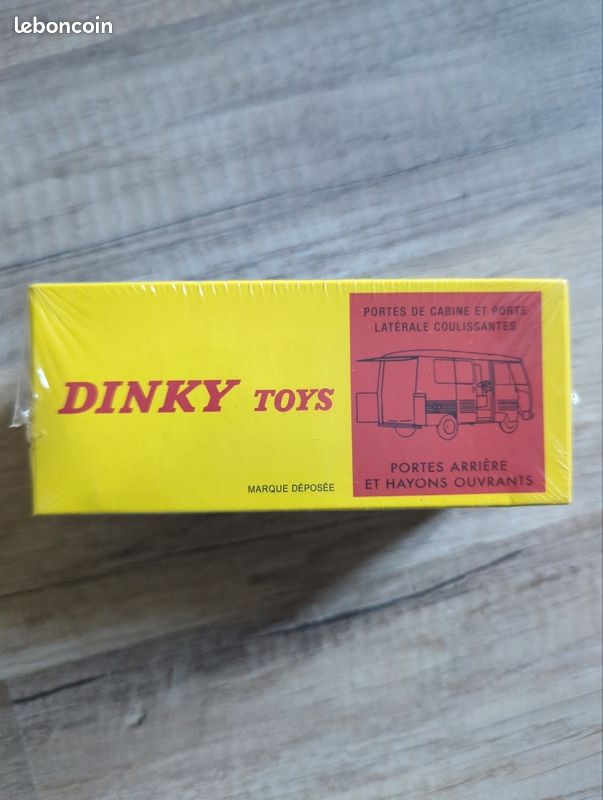 Dinky Toys Peugeot J7 Fourgon Tole Allofret - Miniature 1:43 - Collection