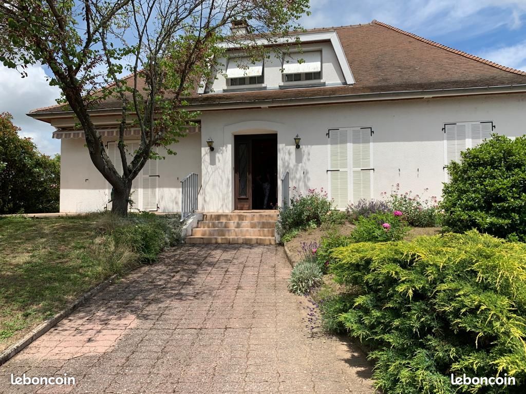 Maison 8 pièces 190 m² · à Bourbon-Lancy · 190 m² · 1 250 €