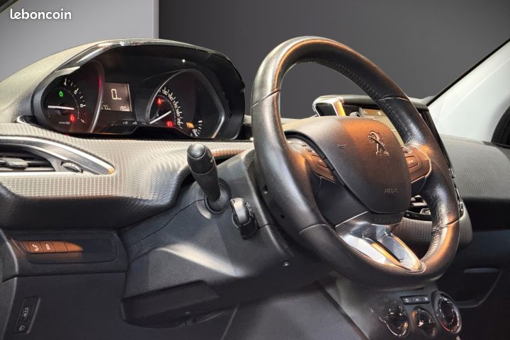PEUGEOT 2008 1.2 82ch BVM5 Style Garantie 12 mois (image 12)