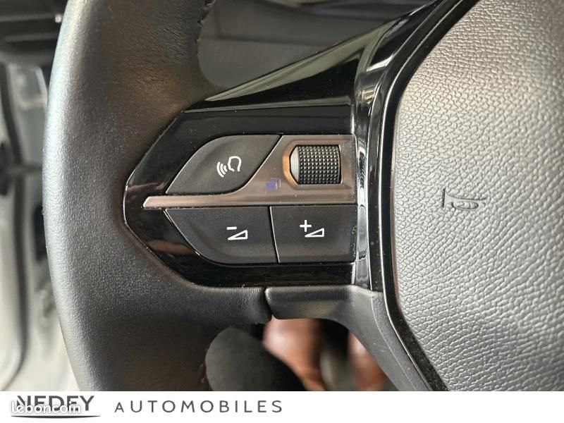 Peugeot 208 1.2 PureTech 100ch S&S Active (image 20)