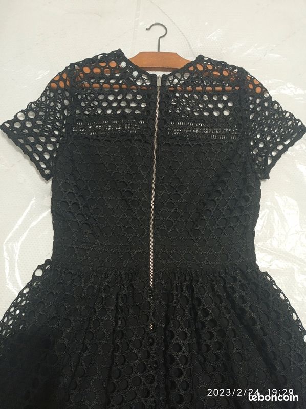 Robe noire chic dentelée (image 4)