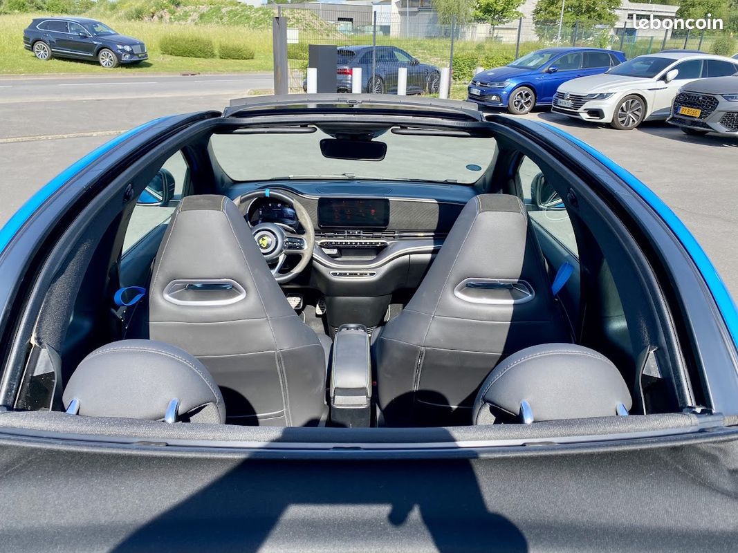 ABARTH 500 e Cabriolet / 42 kWh 155 CH BVA / Scorpionissima / Française / 1er Main / Suivi (image 12)