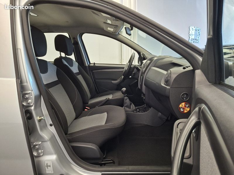 Dacia DUSTER 1.2 TCE 125 ch 4X4 4wd (image 17)
