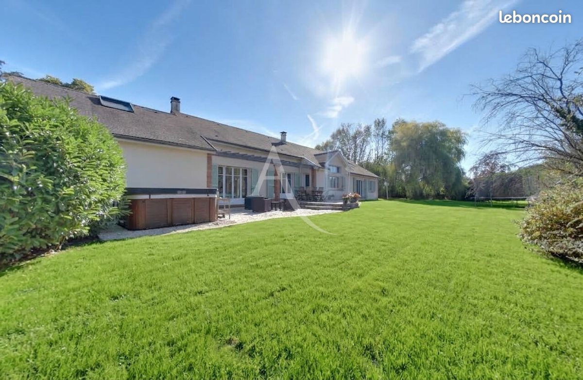 Maison 8 pièces 235 m² · à Ozoir-la-Ferrière · 235 m² · 989 000 €