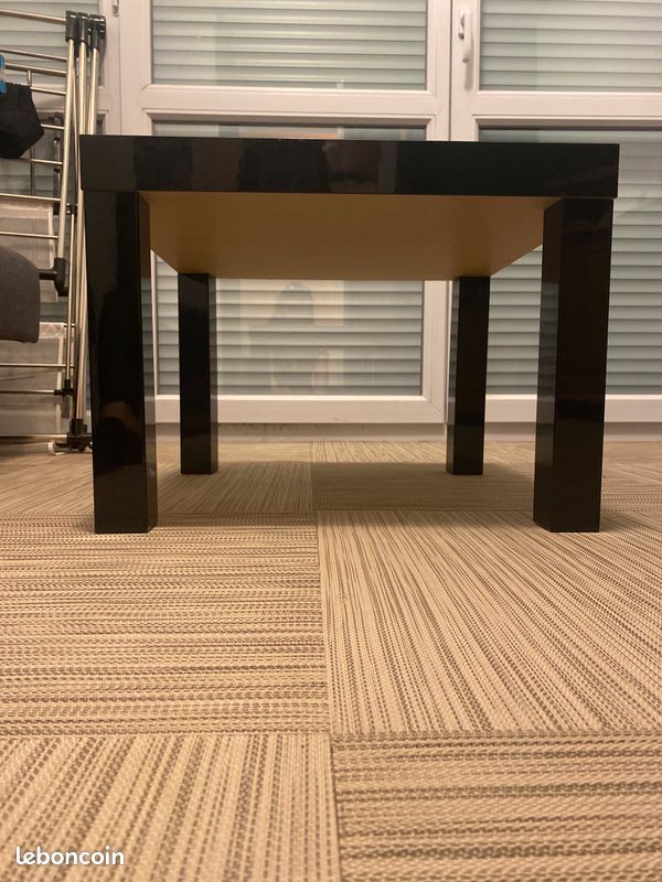 Table basse noire (image 2)