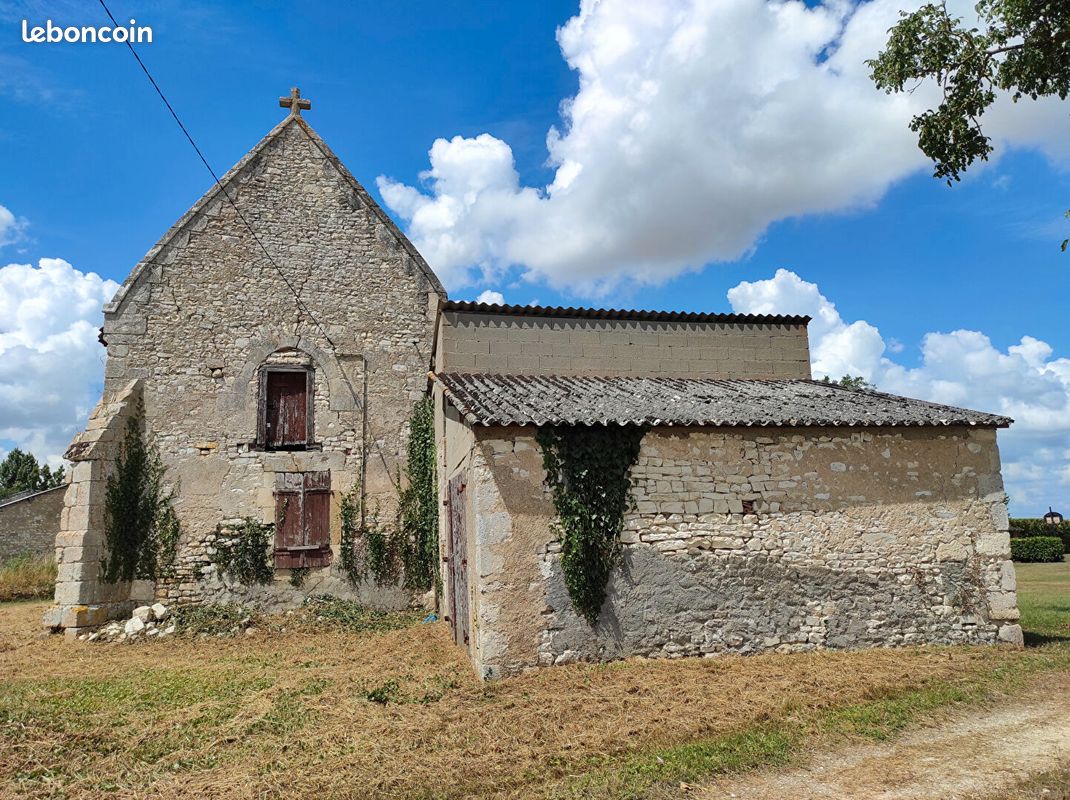 Maison 1 pièce 130 m² · à Civray · 130 m² · 26 000 €