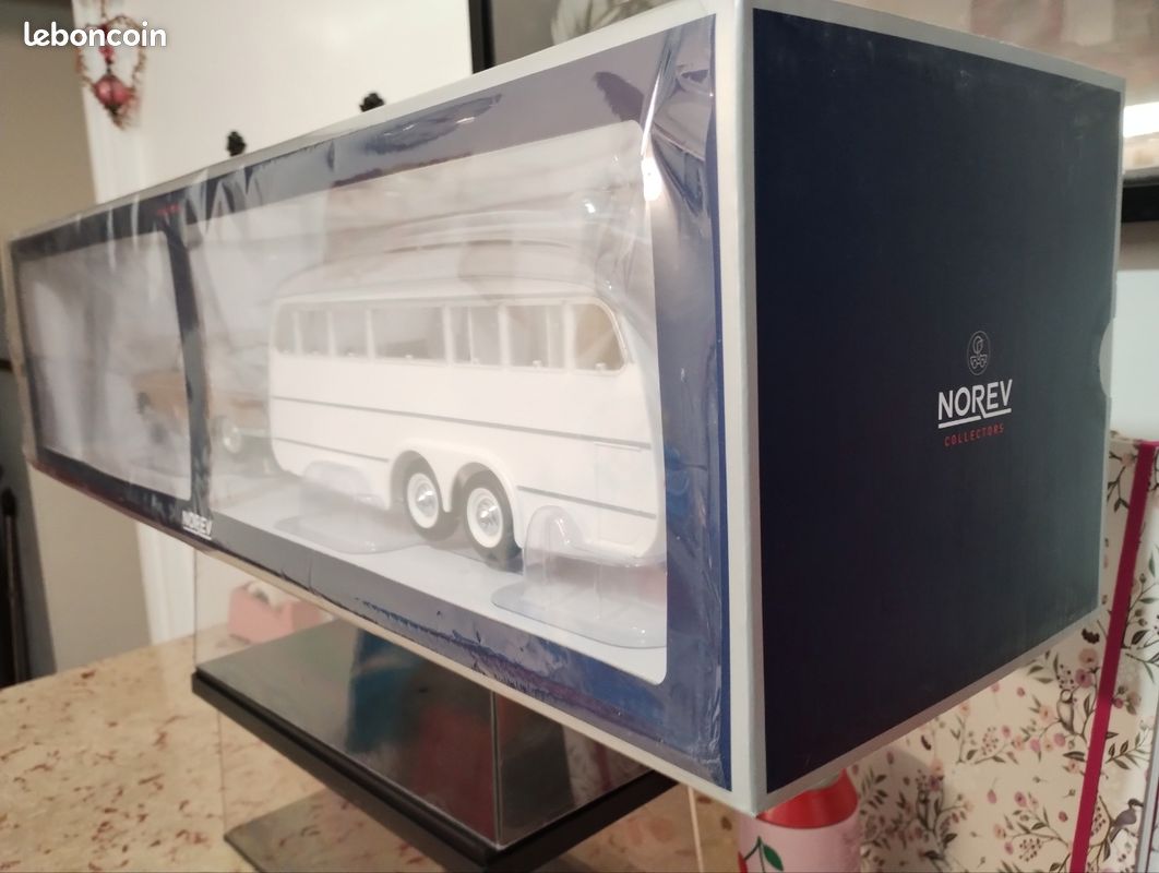 1/18: Norev Nv184837 Peugeot 404 1965 Marron Métallique