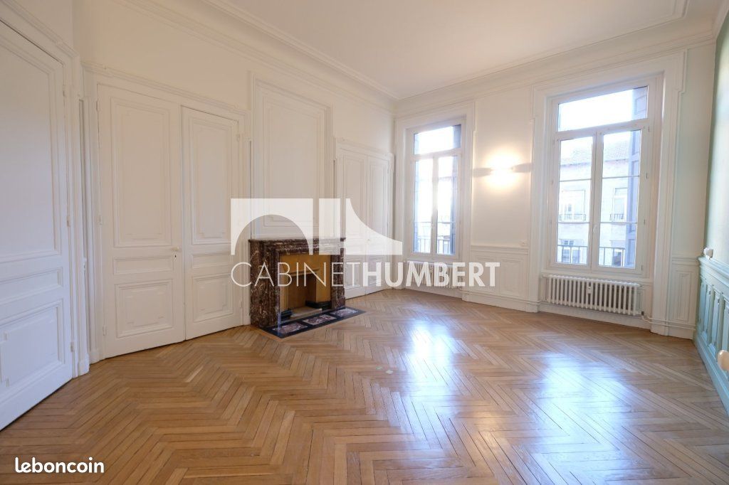 Appartement 3 pièces 121 m² · à Saint-Étienne · 121 m² · 890 €/mois