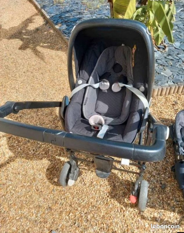 Ensemble poussette cosy nacelle bébé confort
Maxi Cosy avec réducteur
Nacelle très peu utilisée
Poussette inclinable
Base isofix (image 1)