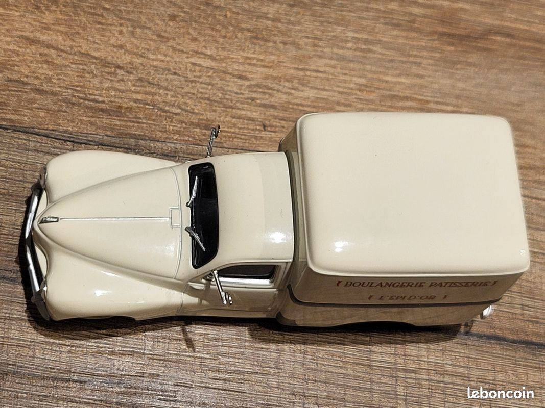 VM093 Voiture miniature 1/43 Peugeot 203 van boulangerie