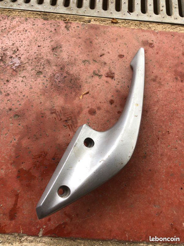 Poignée passager arrière gauche Honda 600 CBF (image 1)