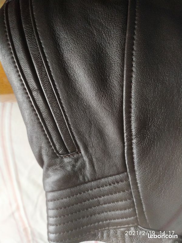 Jupe en cuir marron presque noire taille 40 (image 4)