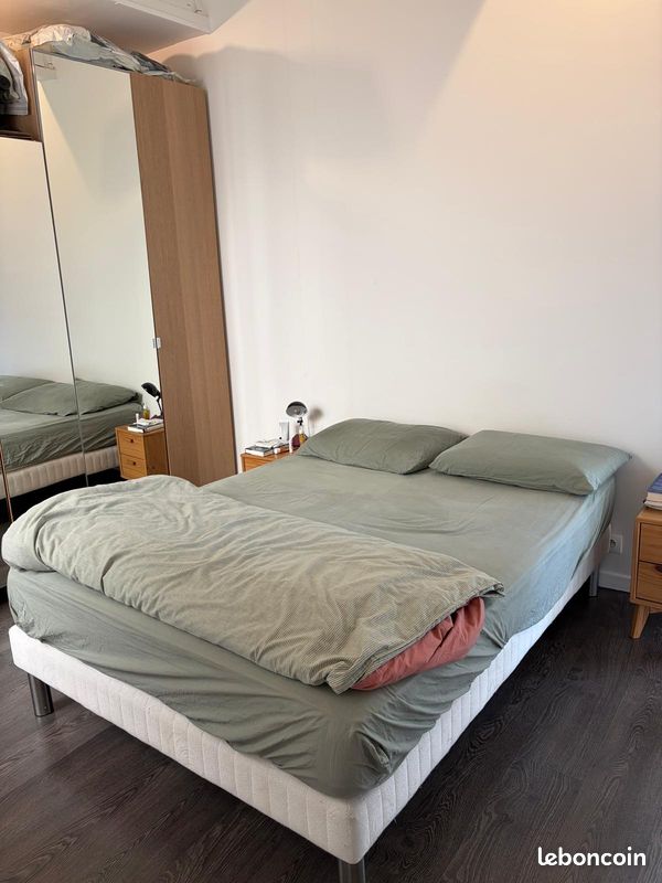 Beau lit et matelas (image 1)