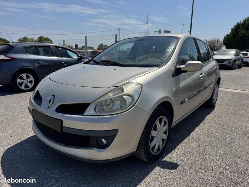 Renault CLIO III 1.5 DCI 85CH DYNAMIQUE 5P (image 2)