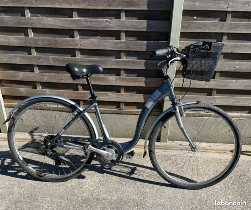 VELO NEUF Vélo Ville 26 Pouces » MONTANA équipé de 6 Vitesses et d'un équipement City complet - Vélos