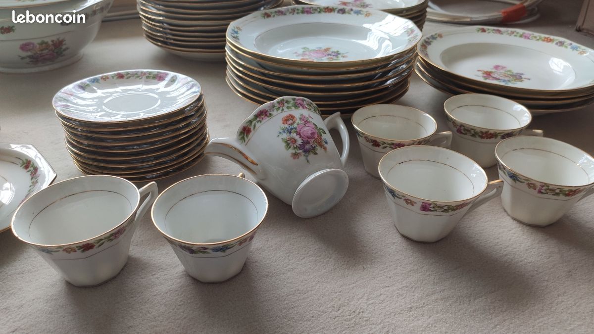 Lot Vaisselle ancienne vintage 58 pièces Porcelaine de Limoges floral et dorures (image 13)