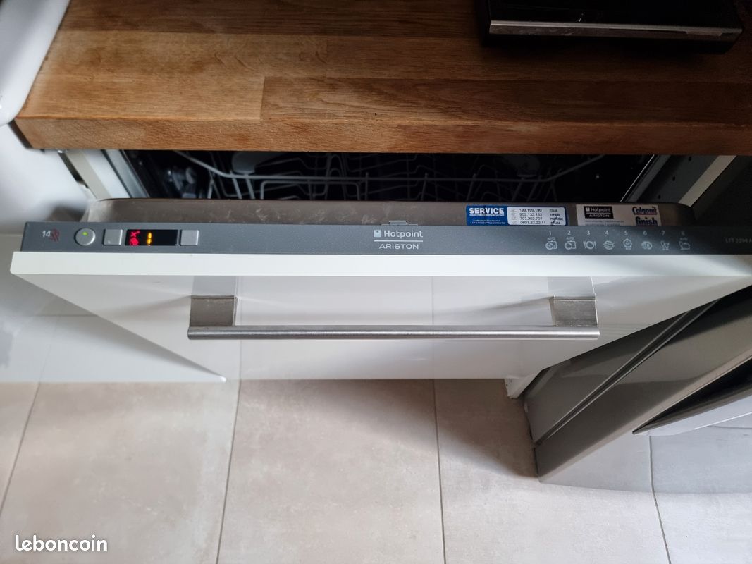 Lave vaisselle encastrable Hotpoint Ariston LFT 2294 a (image 1)