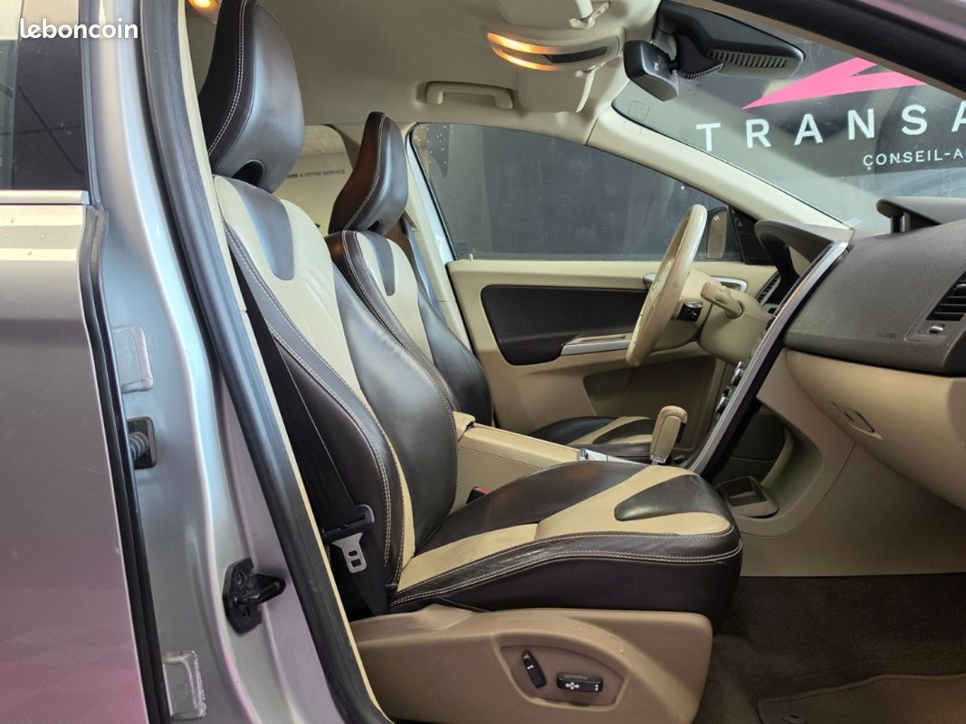 VOLVO XC60 D5 AWD Summum Geartronic A (image 20)