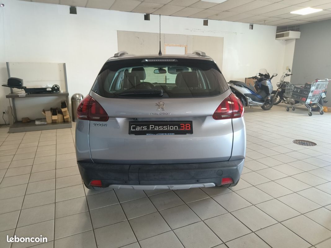 PEUGEOT 2008 1.6 BlueHDi 100ch BVM5 Allure (image 7)