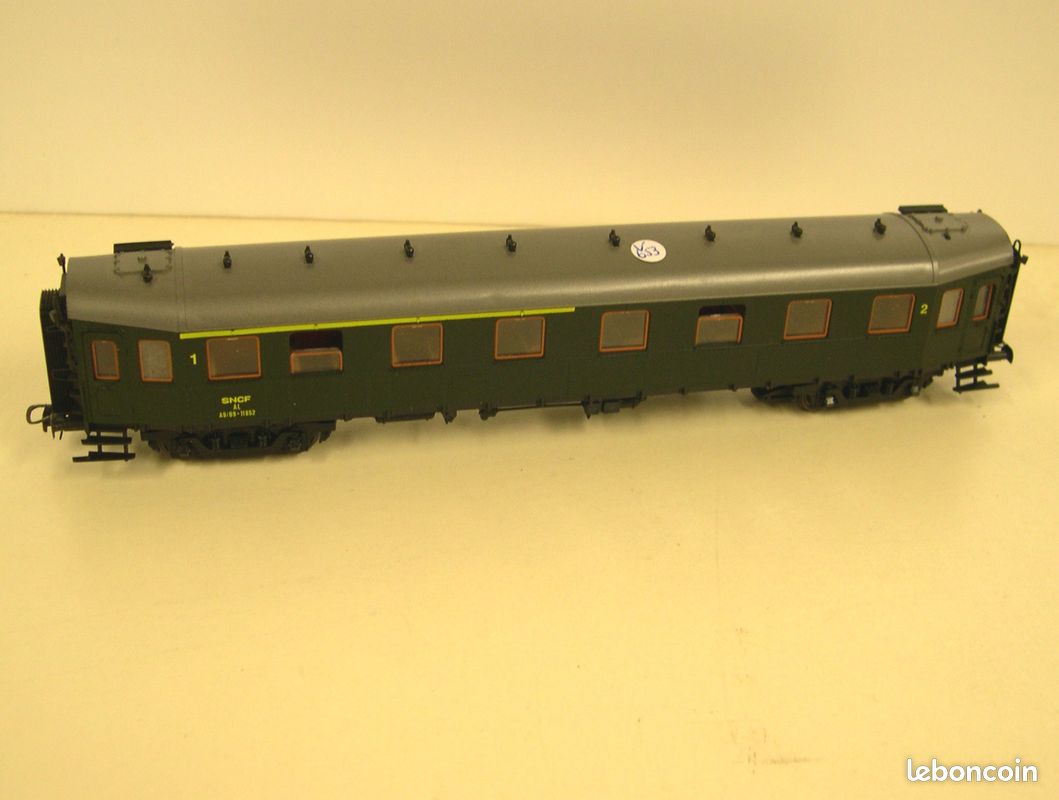 ROCO ref 4291 HO - Voiture 'Brochet' 1/2ème cl ép III SNCF - Roco