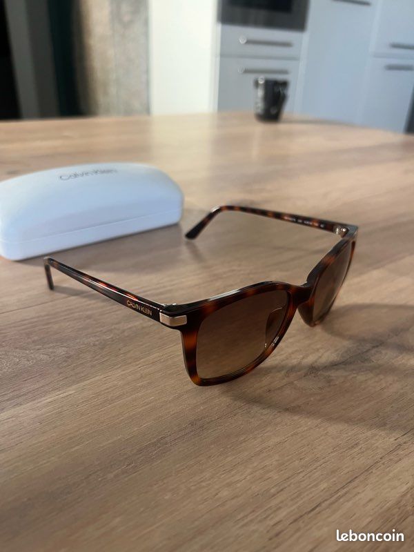 Lunette soleil Calvin Klein neuve (image 3)