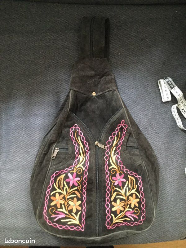 Sac à main noir à motifs cousus (image 7)