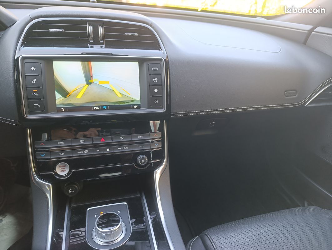 Jaguar xe 2.0d 180 cv r-sport 74000 km garantie 12 mois (image 5)
